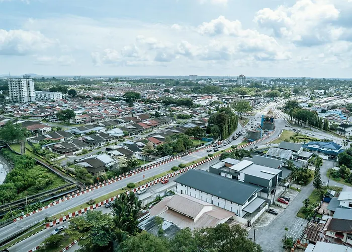 The Everly Lhesson Kuching