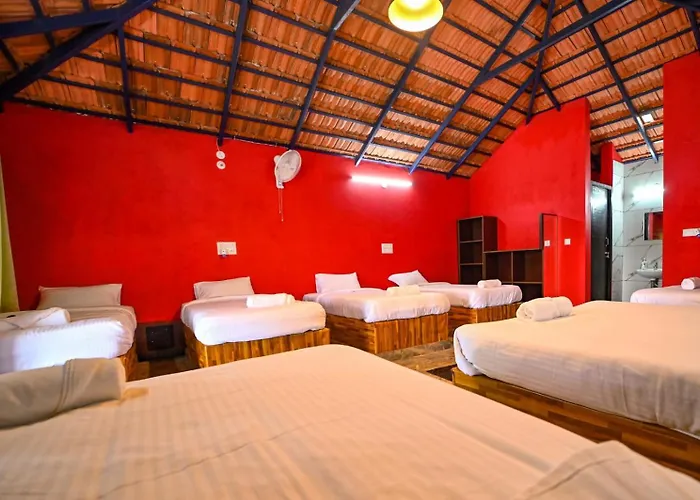 Red Roof Resort - Pool, Home Food, Coffee Estate, Near To Falls & Trekking