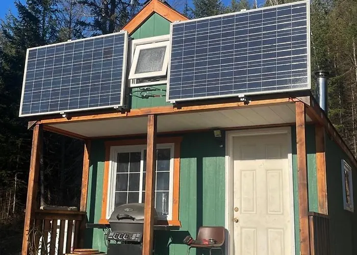 Goonieland Backcountry Sauna & Stays