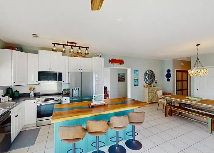 Charming Beach House With A Gulf View Patio Deck Washer&Dryer & Ac