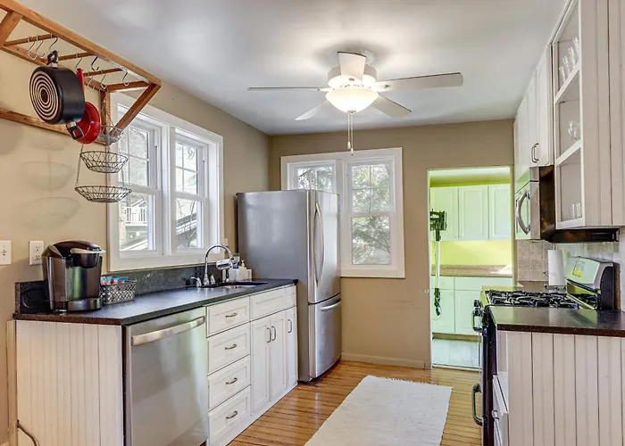 Walk To Beach! Serene Lake Michigan Home W/ Deck