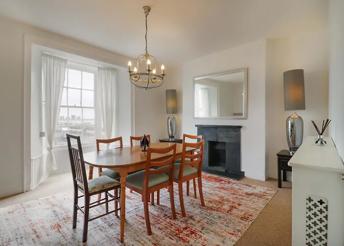 7 Athol Terrace