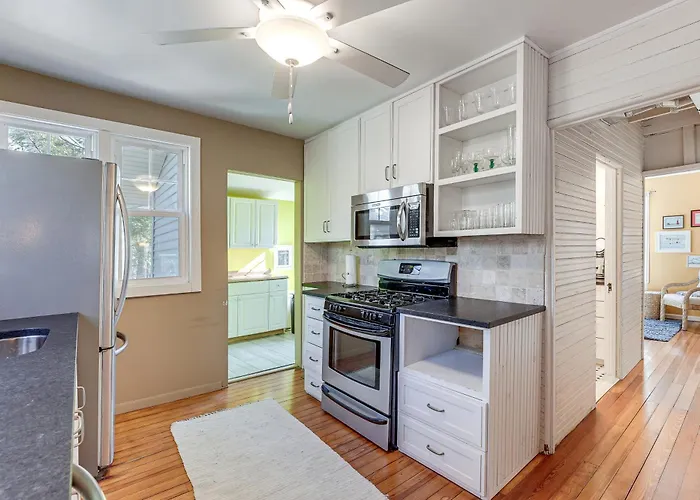 Walk To Beach! Serene Lake Michigan Home W/ Deck