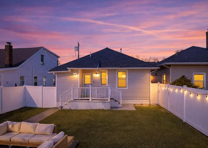 3Br Beach House | Fire Pit & Bar | Steps To Beach