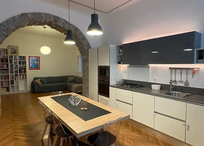 House 1826 In The Marine Heart Of Trieste