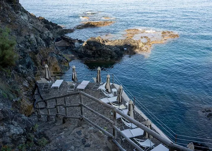 Appartamento in Residence con Piscina e Baia Privata
