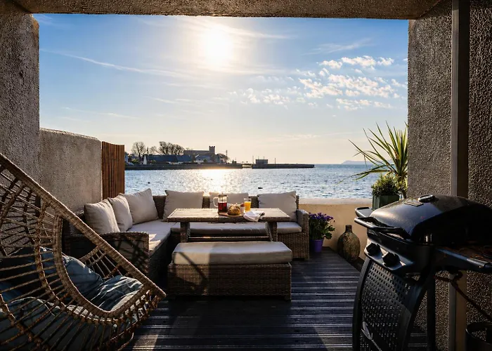 Dog-Friendly Seaview Apartment