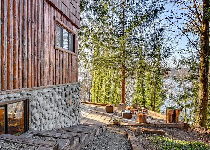 Walk To Beach! Scenic 'Wine Studio' In Gig Harbor