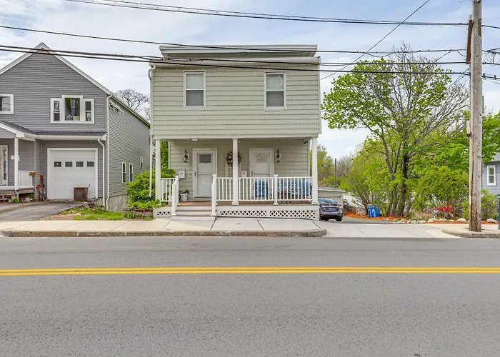 Steps To Short Beach: Ocean-View Apt W/ Deck!