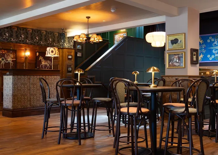 The Potters Heron - A Heartwood Inn