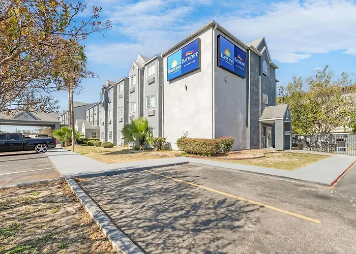 Day Inn By Wyndham San Antonio Downtown