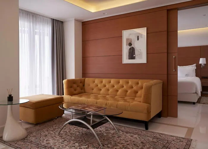 Bellevue On The Beach Suites