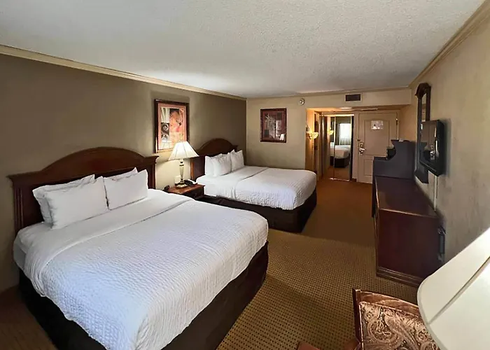 Clarion Inn Garden City