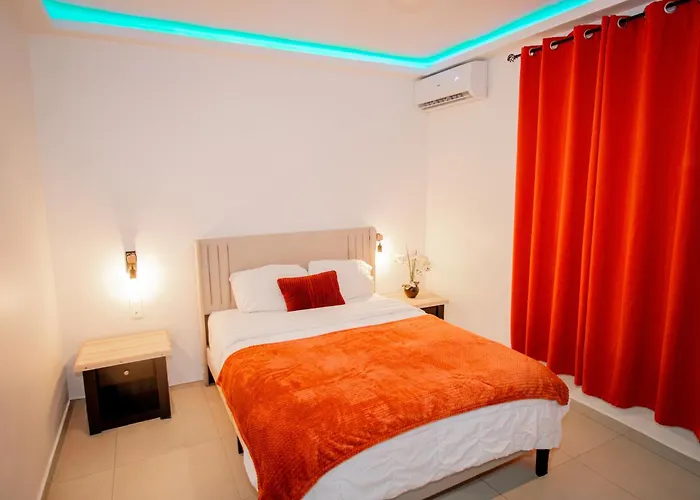 Over The Hill Residence - Your Tranquil Oasis