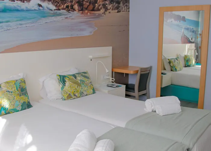 Golden Beach Guest House&Rooftop Bar