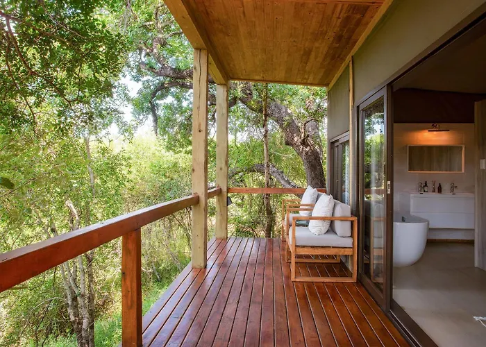 Kingfisher Creek Safari Lodge
