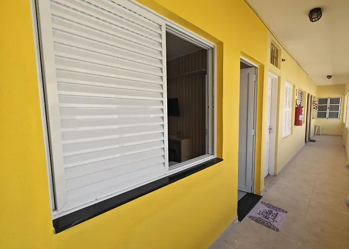 Apartamento no Centro de Mongaguá, perto da praia e com ar condicionado !