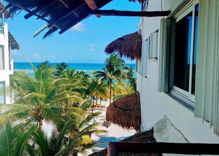 El Fuerte Beach Apartments