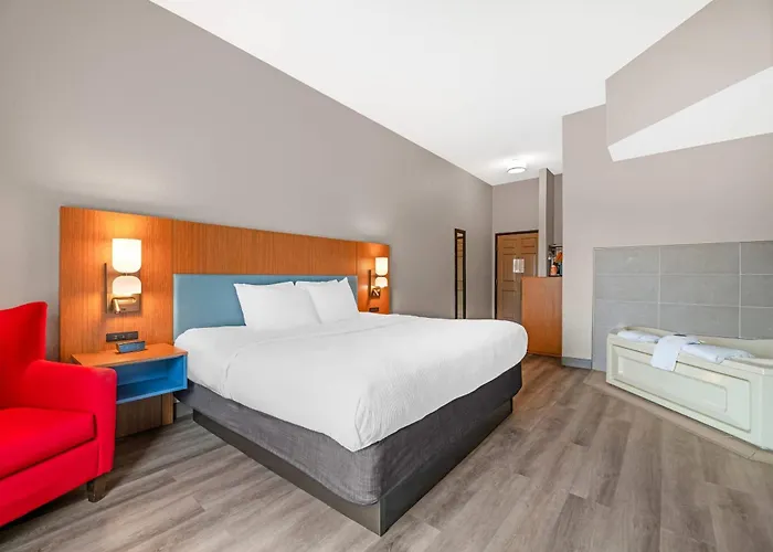 Country Inn & Suites By Radisson, West Bend, Wi