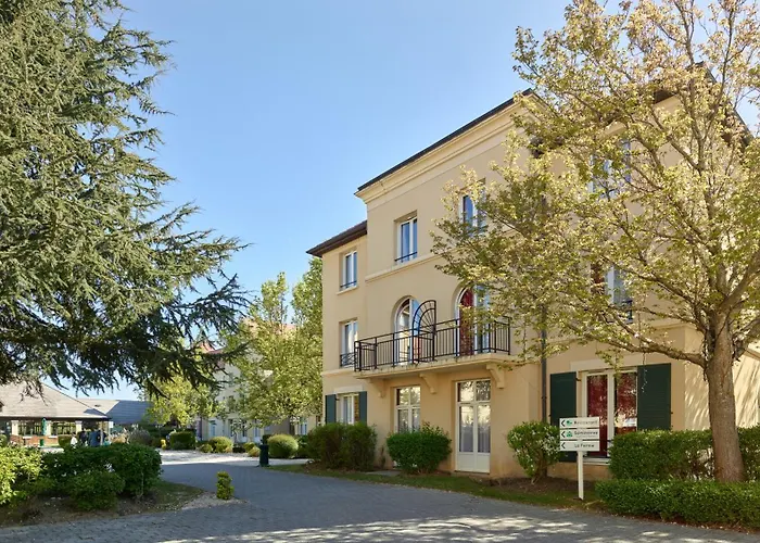 Hôtel Campanile Val de France