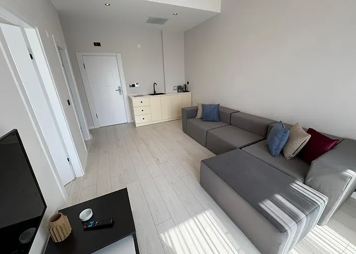 Green Hills Suites
