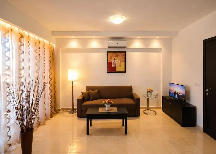 Diamond Deluxe Apartments Pool&Bar