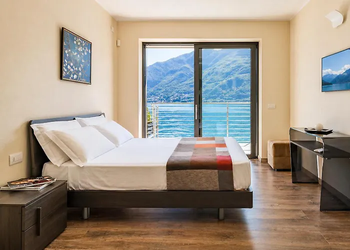 Villa Del Sasso Cremia Lakefront Villa with Jacuzzi&Pool