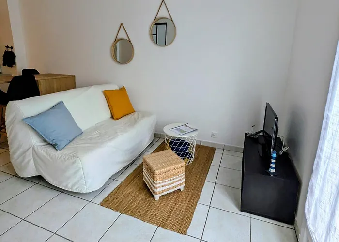 La plage à 350m-le Centre à 500m- Agréable Studio