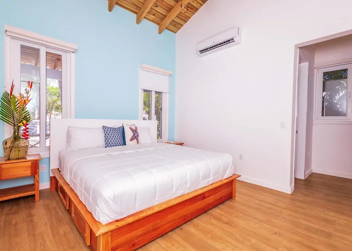 Blue Roatan Resort