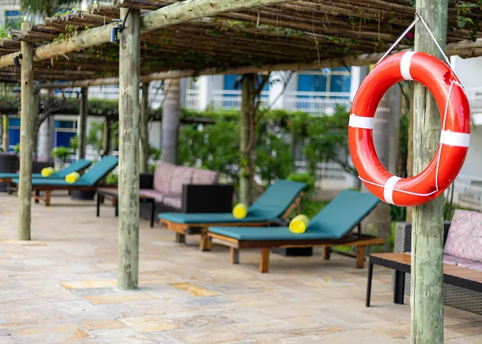 Giraffe Beach Hotel