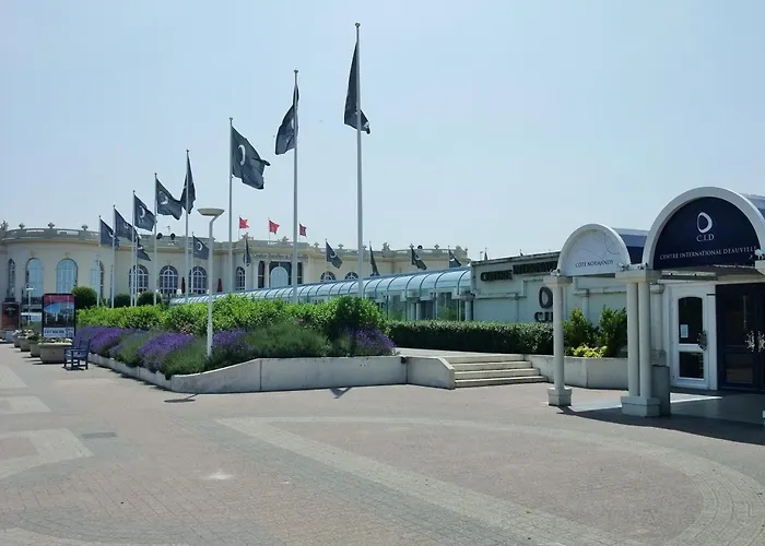 Refuge Chaleureux Et Lumineux, Wifi, Balcon, Parking Au Coeur De Deauville