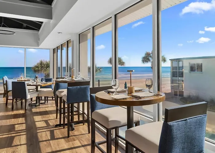 Beachy 5Th Floor Oceanfront Room