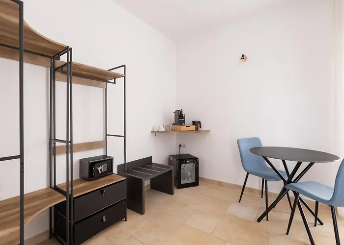 Mava Rooms