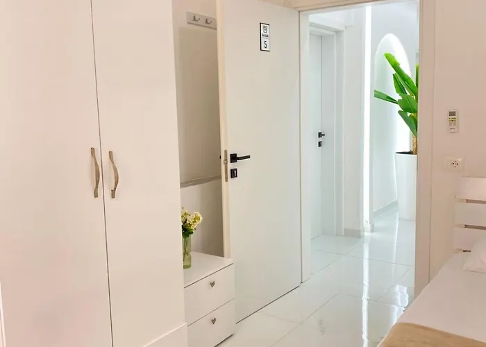 Rai Rooms