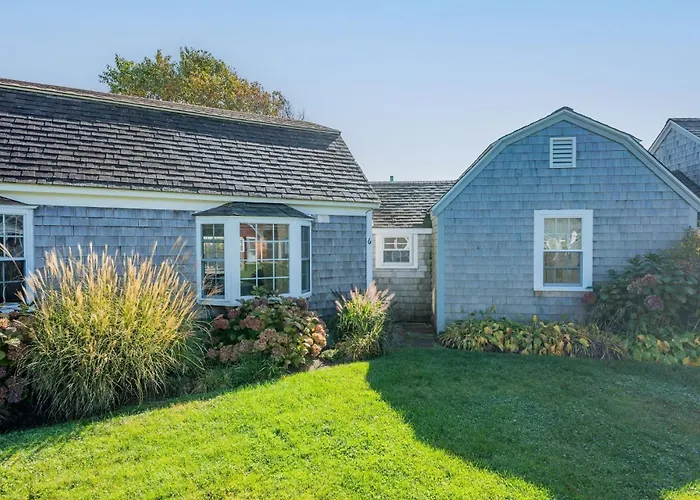 Serenity - Cozy Beachfront Charm Awaits