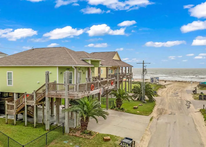 Steps To Shore! 'Just Beachy' Home W/ Deck + Views