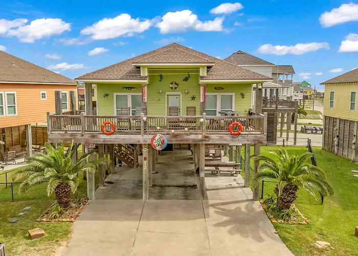 Steps To Shore! 'Just Beachy' Home W/ Deck + Views