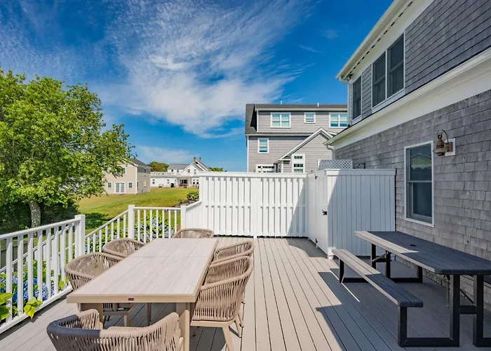 Coastal Escape: Pool, Pet-Friendly Near Beach