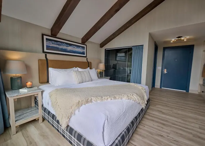 Pyramid Lake Lodge