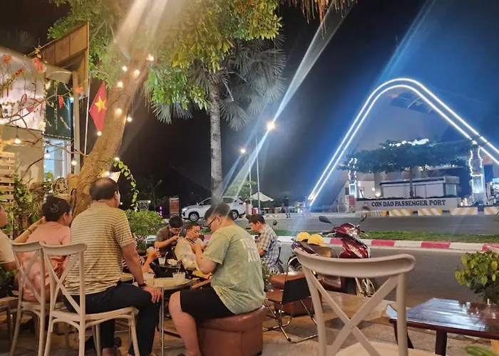 Le Condor House And Cafe