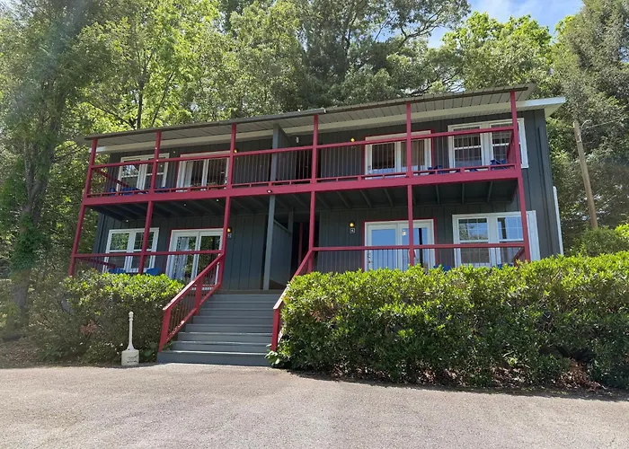 Boundary Waters Resort & Marina