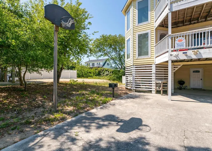 Shore Is Fun - Duck, Poteskeet, Beach 480 Yds, 3 Min. Walk To Downtown, Pool, Hot Tub, Yr Flex