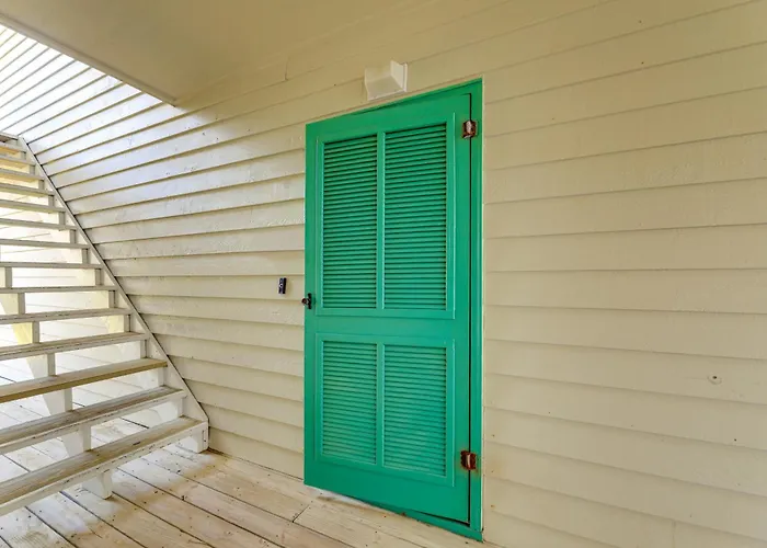 Emerald Isle Resort-Style Condo: Walk To Beaches!