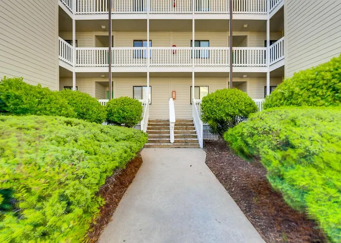 Emerald Isle Resort-Style Condo: Walk To Beaches!