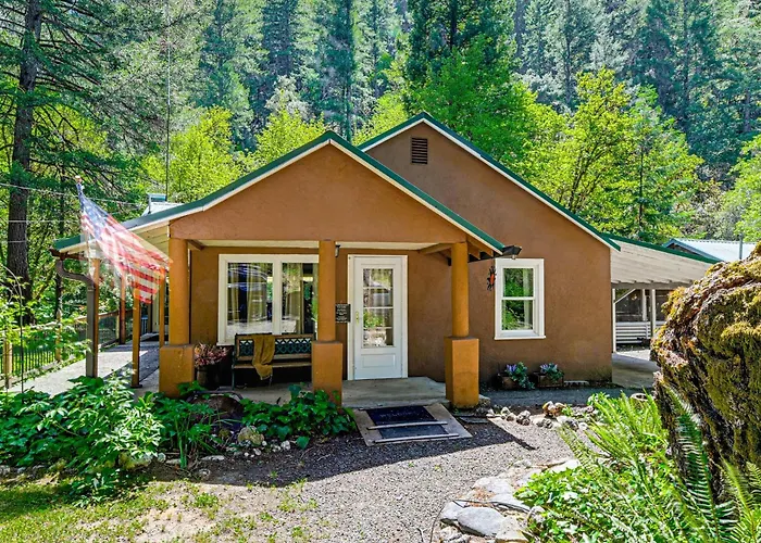 Outdoor Adventure: Tranquil Creekside Retreat