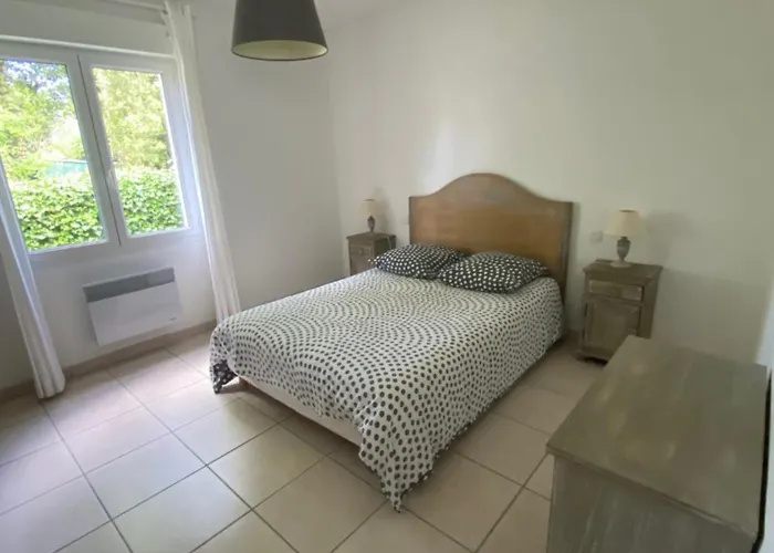 VILLA AU COEUR DE RONCE LES BAINS 200 mètres de la plage