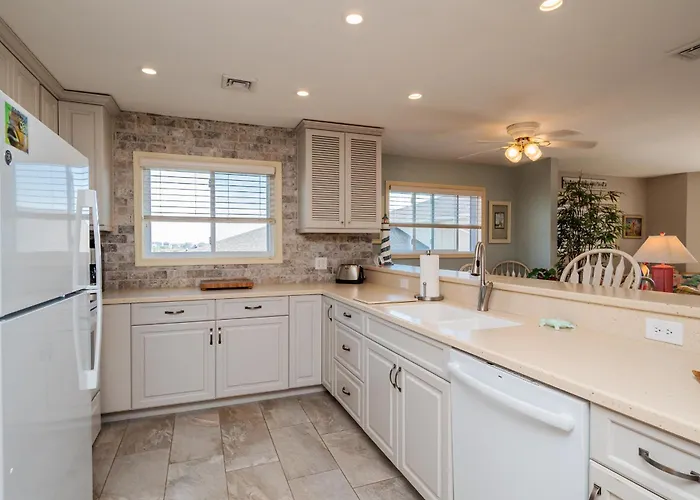 Fish Tales By Oak Island Accommodations