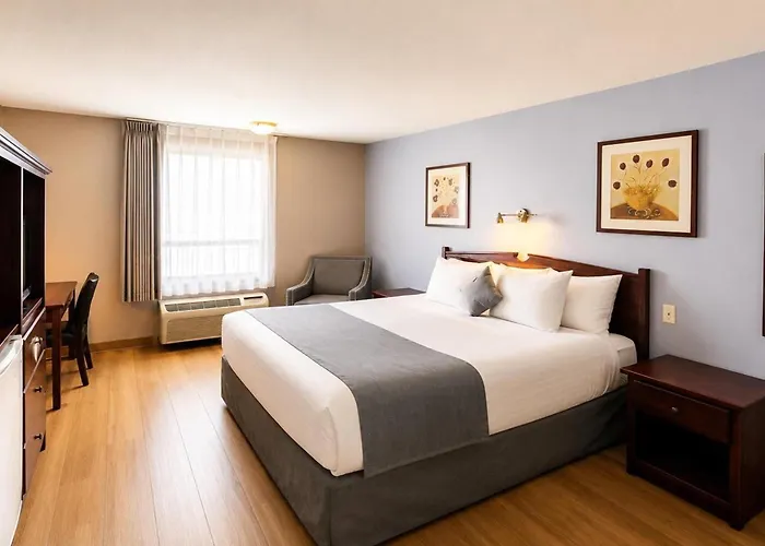 Super 8 By Wyndham Lake Country/Winfield Area Airport North