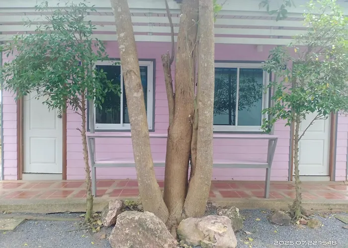 เพชรรัตน์รีสอร์ทแอนด์สปา