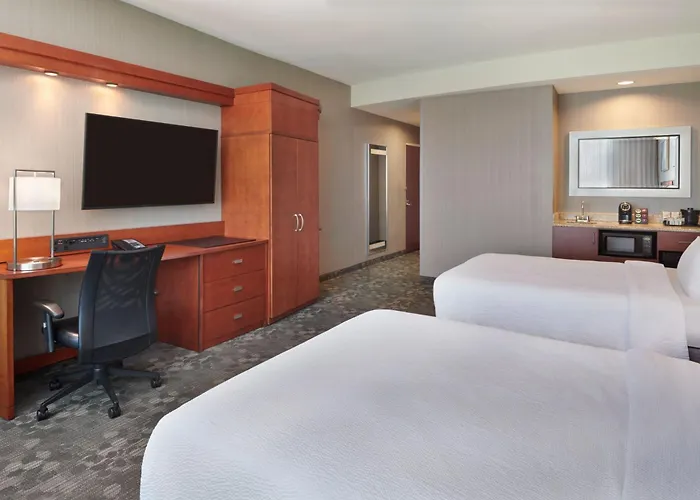 Courtyard By Marriott Ottawa East